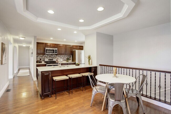 Building Photo - 4 Bed | 2 Bath | Spacious Backyard | Prime...