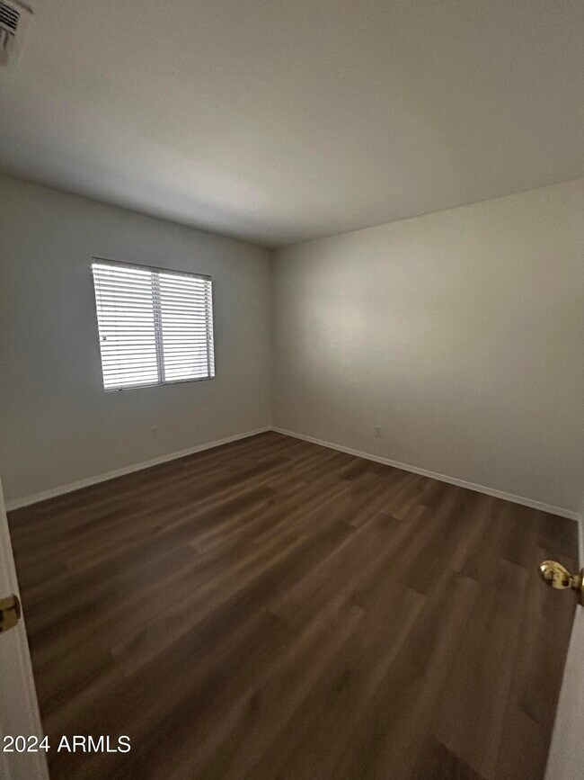 Building Photo - 755 W Baylor Ln