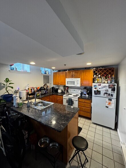 Kitchen - 36 Peterborough St