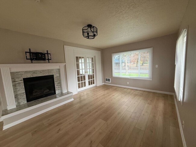 Building Photo - Beautiful 3B/2Ba Ranch in Longview on Lake...