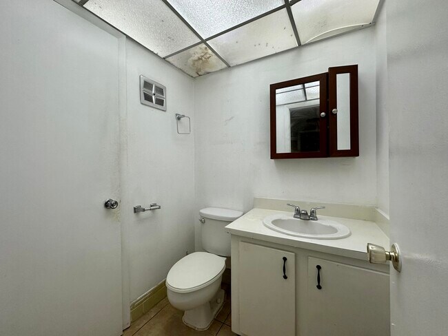 Building Photo - 634 NW 13th St