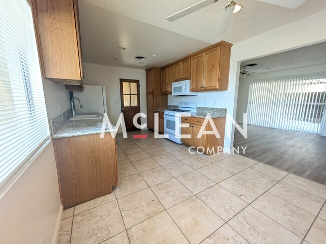 Building Photo - Pet Friendly Three Bedroom Home in Beautif...