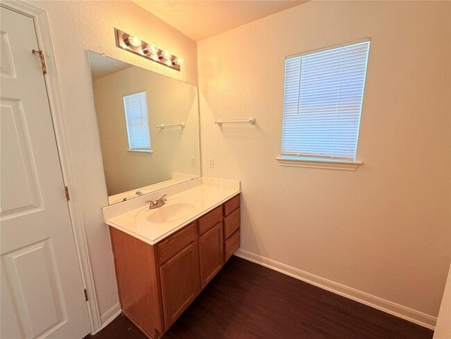Building Photo - 124 Estate Cove