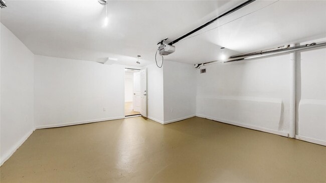 Building Photo - 706 Longacre Ave