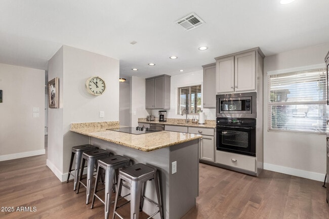 Building Photo - 6839 E Earll Dr
