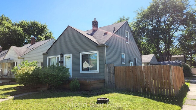 Building Photo - 315 N Minerva Ave