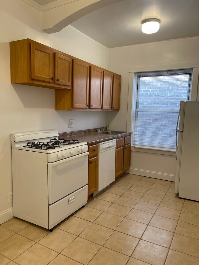 Building Photo - 6970 N Sheridan Rd