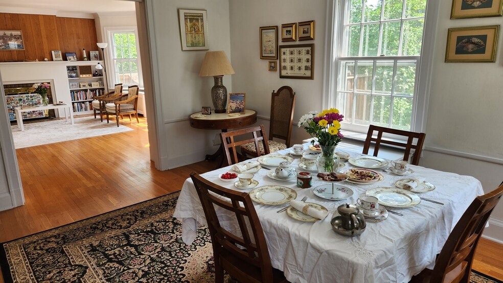 Building Photo - 8 E College St