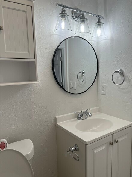 Building Photo - 615 S 6th St