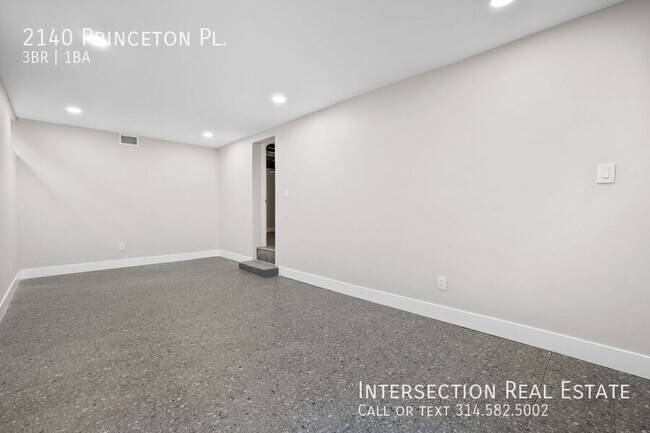 Building Photo - 2140 Princeton Pl