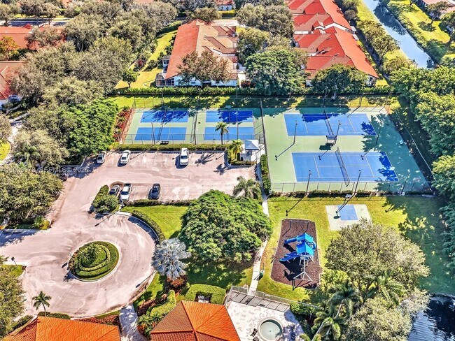 Building Photo - 8520 Vía Romana