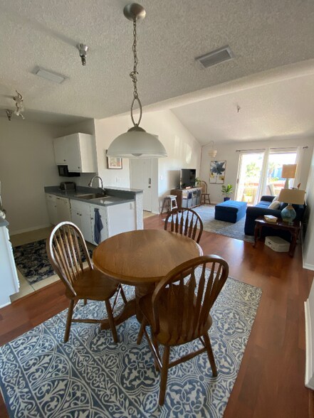 Building Photo - 10265 Gandy Blvd N