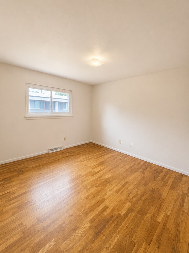 Building Photo - 932 Avenue B