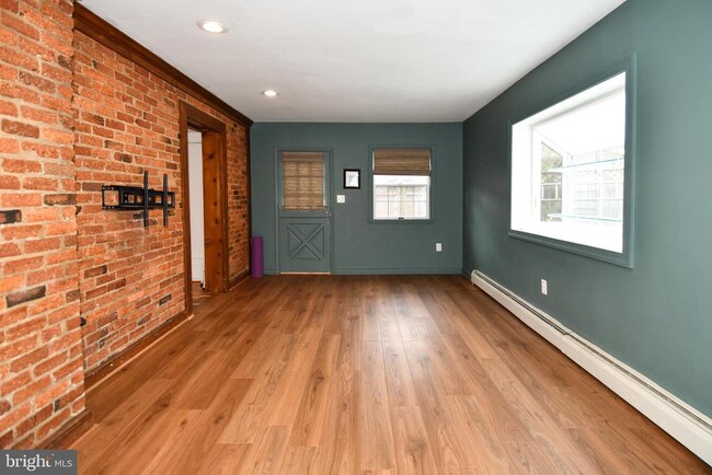 Building Photo - 9325 Long Branch Pkwy