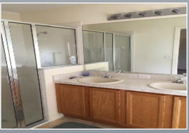 Building Photo - Nice 3/2/2 Call to schedule viewing now! W...