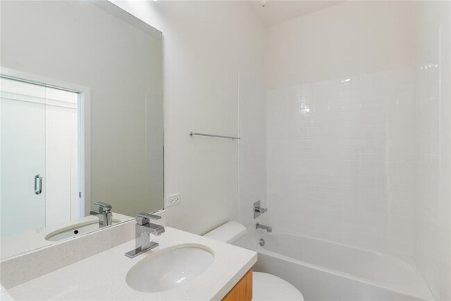 Building Photo - 507 Sabine St