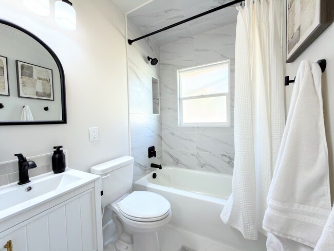 Building Photo - Beautiful Remodeled Home