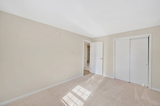 Building Photo - Andover, CT- One bedroom one bath apt in a gorgeous country setting.  It is time for a new start!