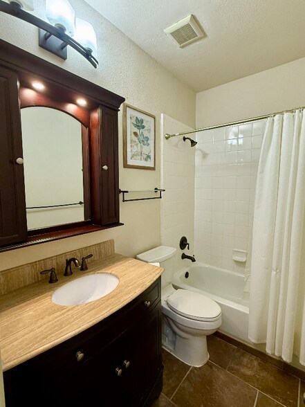 Building Photo - 3121 Fox Hollow Dr