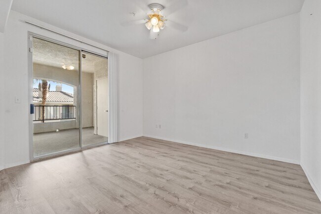 Building Photo - GORGEOUS Condo in Guard Gated Community! C...