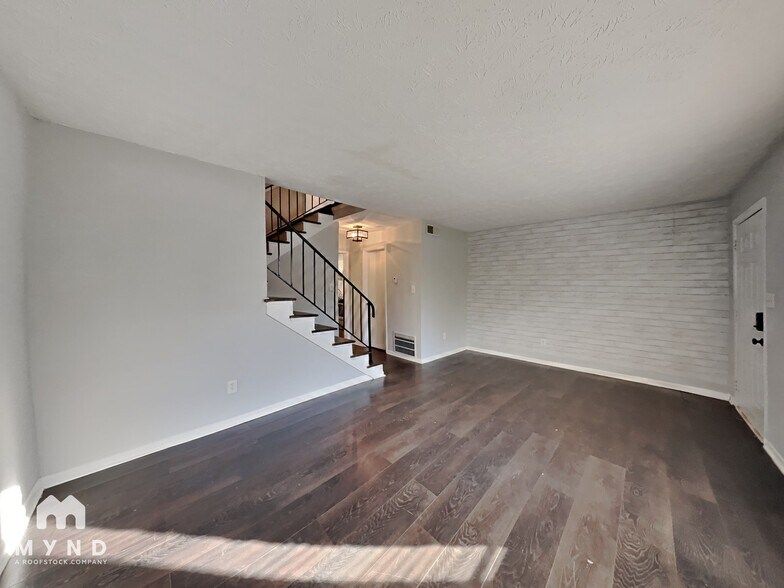 Building Photo - 1345 Womack Ave