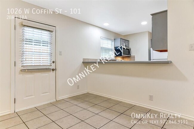 Building Photo - 1026 W Coffin St