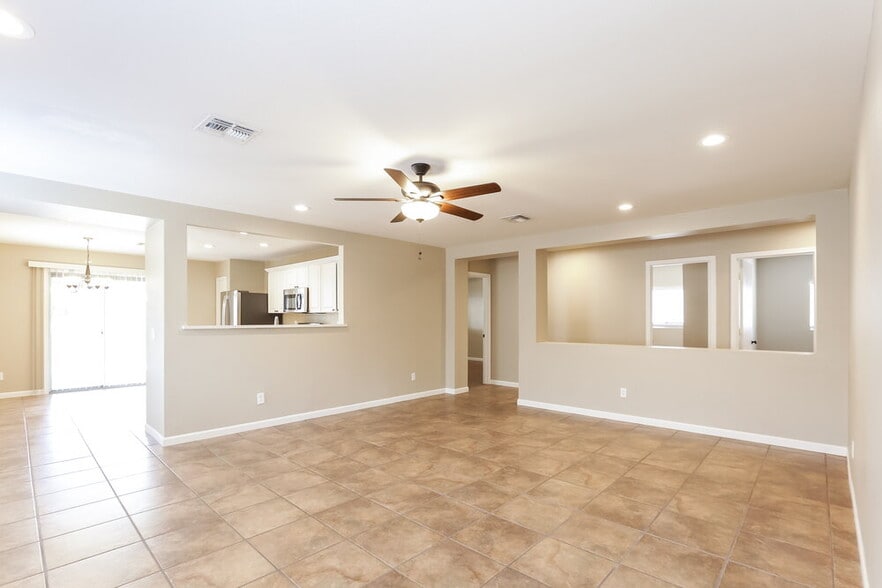 Building Photo - 11818 W Corrine Dr