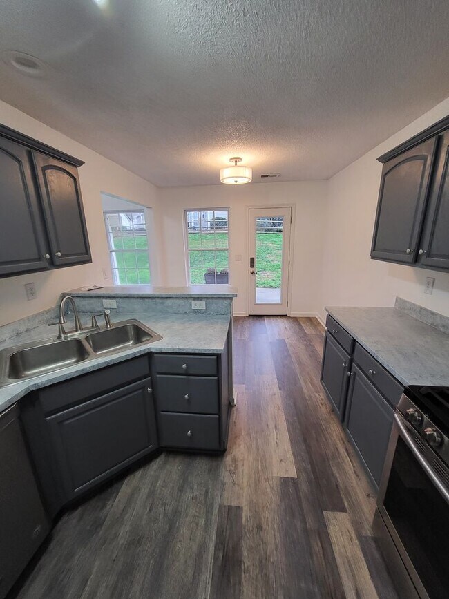 Building Photo - BEAUTIFUL Ranch Home