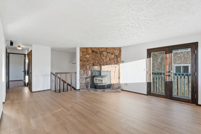 Building Photo - 820 S Liberty Dr