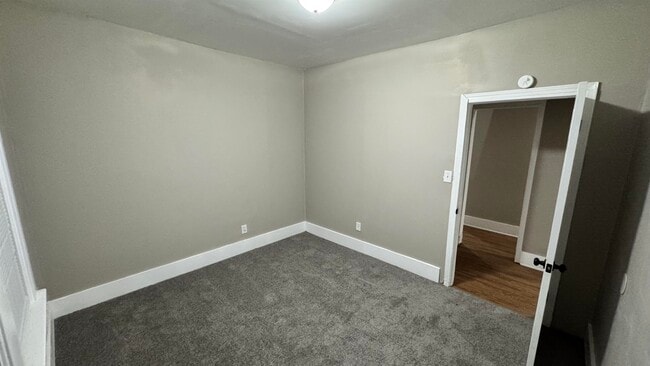 Building Photo - 919 N Willett St