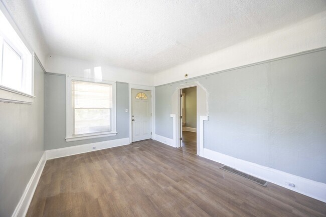 Building Photo - 2257 E 80th St