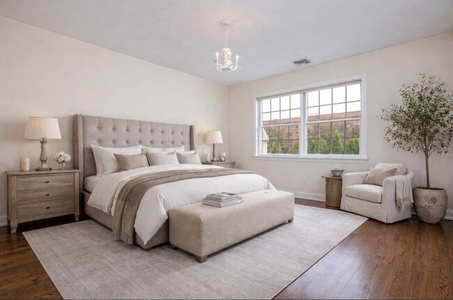 Building Photo - 423 English Pl