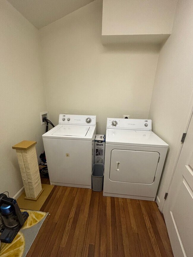 Building Photo - 2 Bed 2 Bath Apartment at River Park Condos