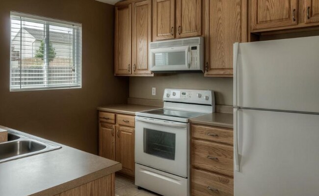 Building Photo - Inviting 3-Bedroom Near 168th & Giles!!