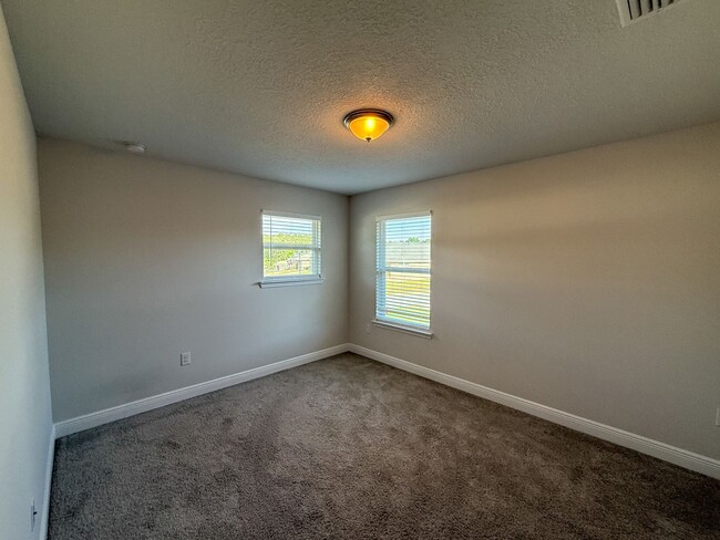 Building Photo - 4 Bedroom 2.5 Bath Home in Nautical Landin...
