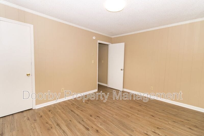 Building Photo - 809 Henderson Ave