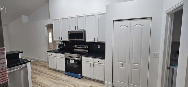 Building Photo - 15941 Mellen Ln