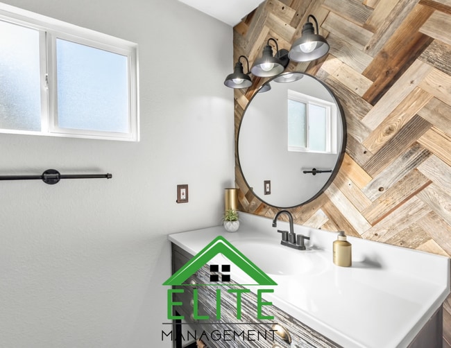 Building Photo - A Beautifully Maintained 3-Bedroom Home in...