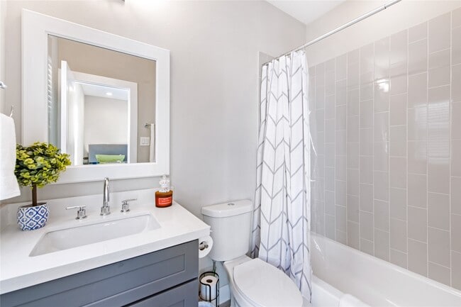 Building Photo - 211 Milby St