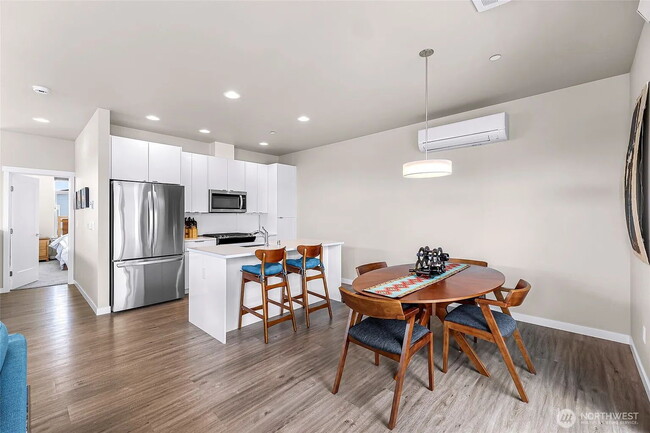 Building Photo - Modern 3-bedroom with Fully Fenced Yard in...