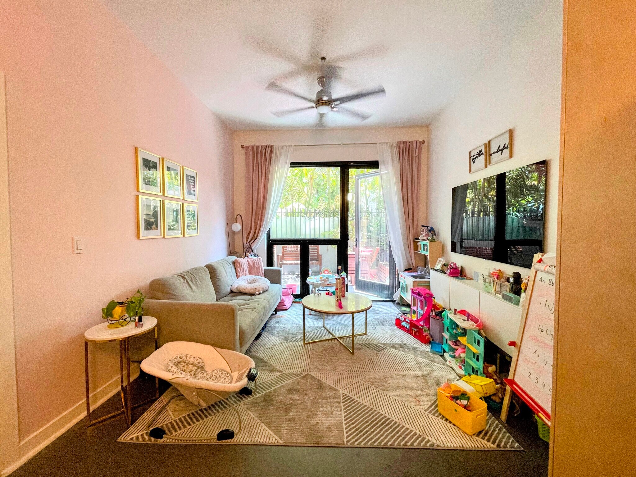 Building Photo - 889 Date St