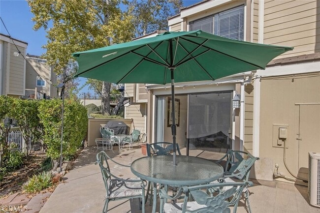 Building Photo - 1158 S Westlake Blvd