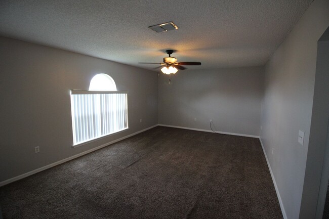 Building Photo - 3940 Stonefield Dr