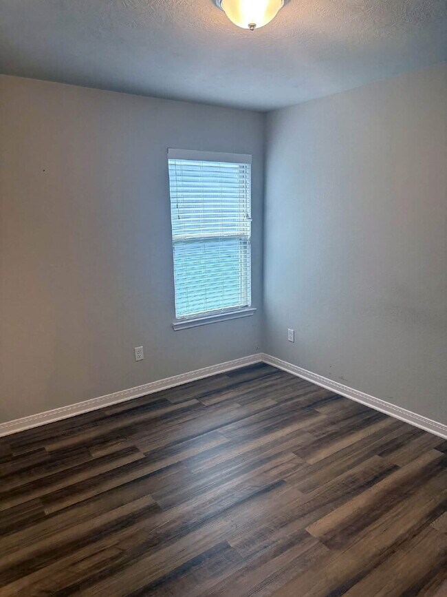 Building Photo - "Charming 3-Bedroom Retreat with 2 Baths in Bryan, TX – Cozy Comfort Awaits!"