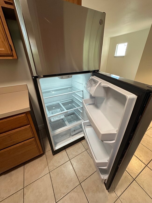 Building Photo - 3127 N Kensington Ct