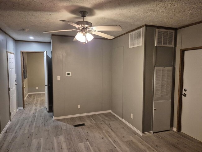 Building Photo - 222 Shadow Oaks Dr