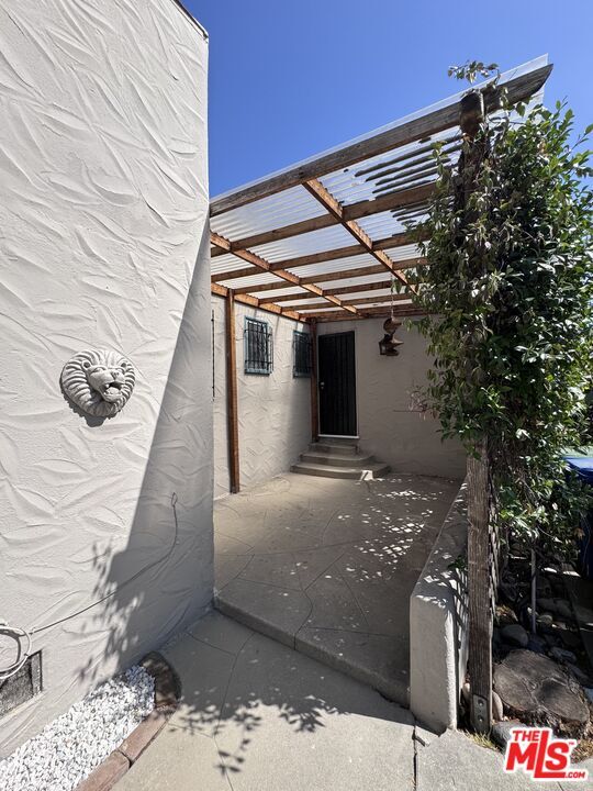 Building Photo - 621 S Highland Ave