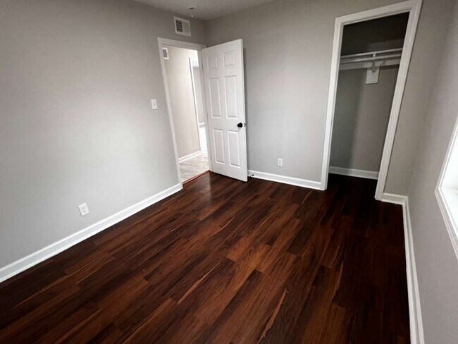 Building Photo - 3927 Dearborn St