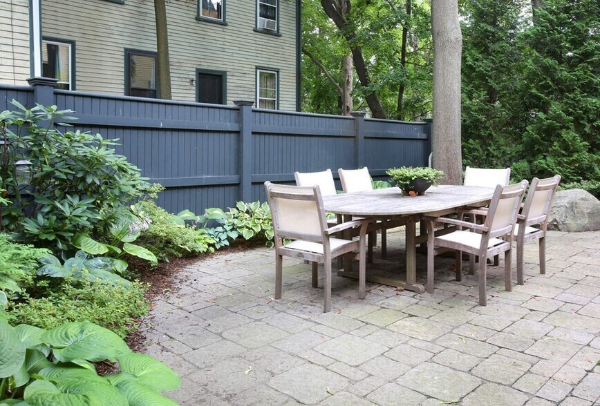 Building Photo - 29 Avon St