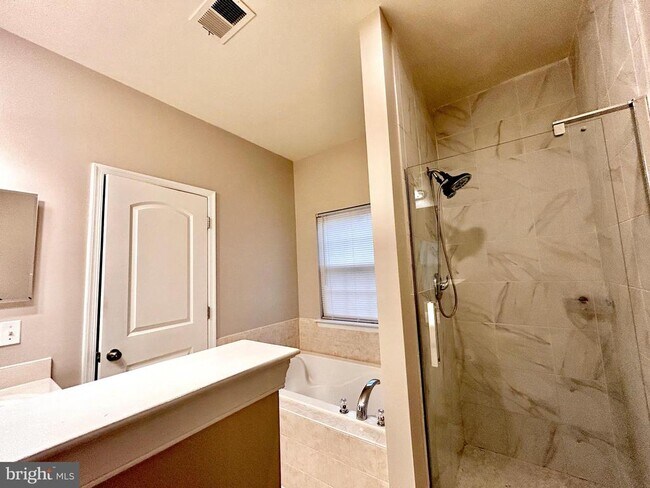 Building Photo - 312 Quinton Oaks Cir